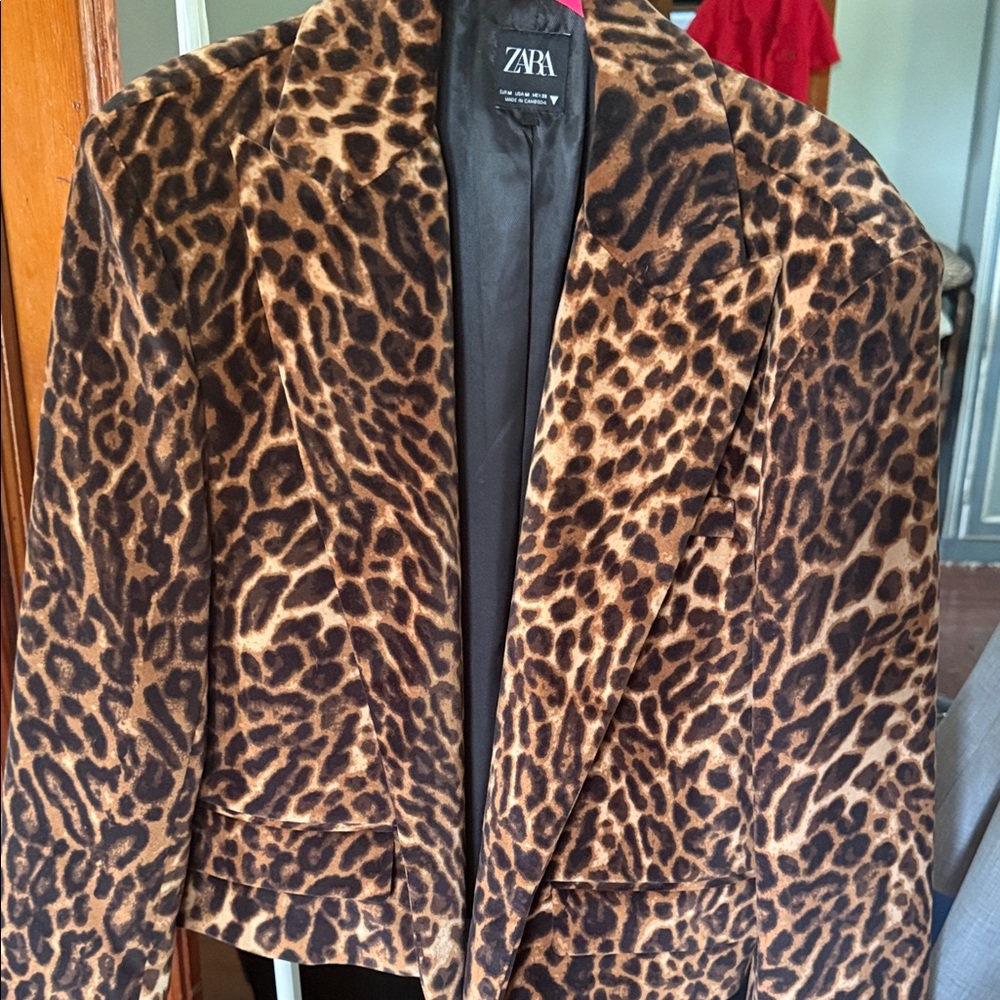 Zara Animal Print Women's Blazer. NWOT. MED
